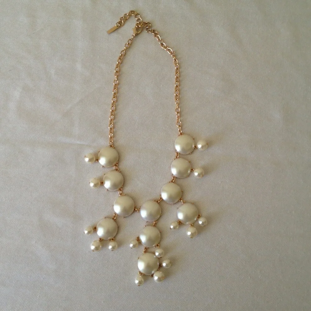 White pearl bubble necklace - Picture 1 of 3
